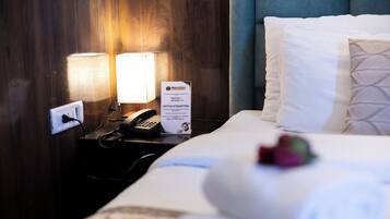 Luxury Double Room | Soundproofing, WiFi (free)