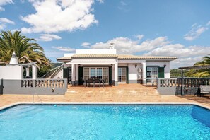 Pool - Charming Villa With 3 Bedrooms and sea View (Faro)