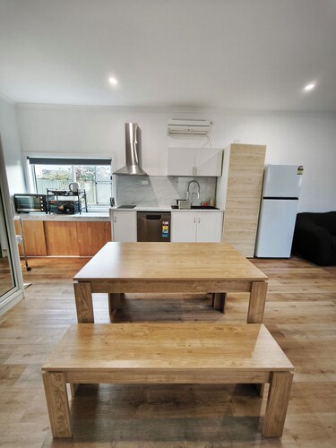 Private 1-bedroom Retreat near MONA with Kitchen, Bath, and NBN WiFi