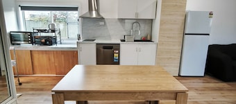 Private 1-bedroom Retreat near MONA with Kitchen, Bath, and NBN WiFi