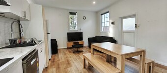 Private 1-bedroom Retreat near MONA with Kitchen, Bath, and NBN WiFi