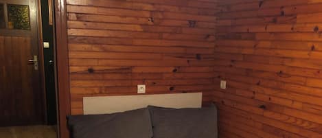 1 habitación, wifi y ropa de cama