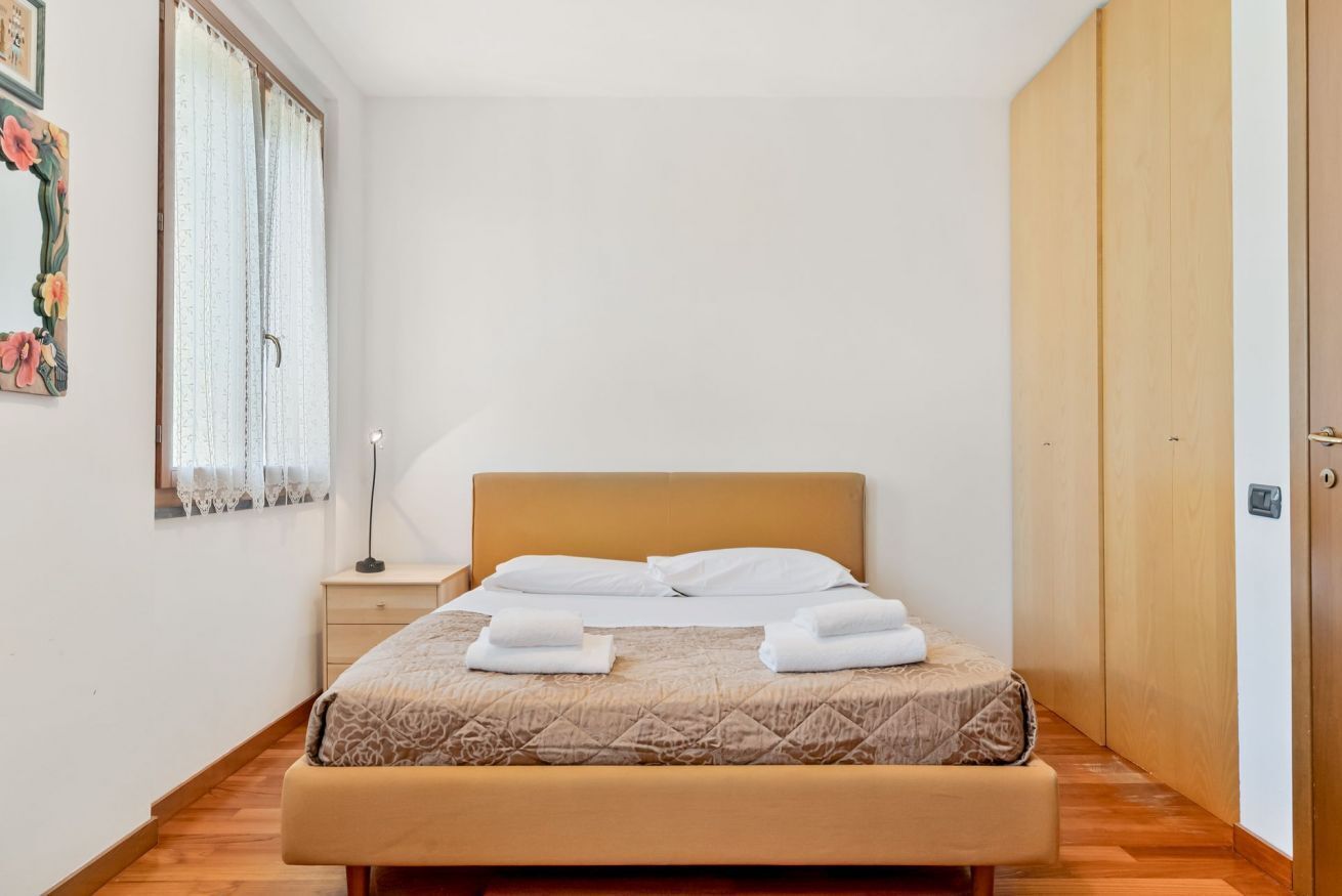 3 bedrooms, desk, free WiFi, bed sheets