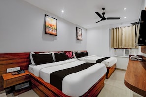 Classic Room | Desk, free WiFi - Collection O by OYO District Court (Amritsar)