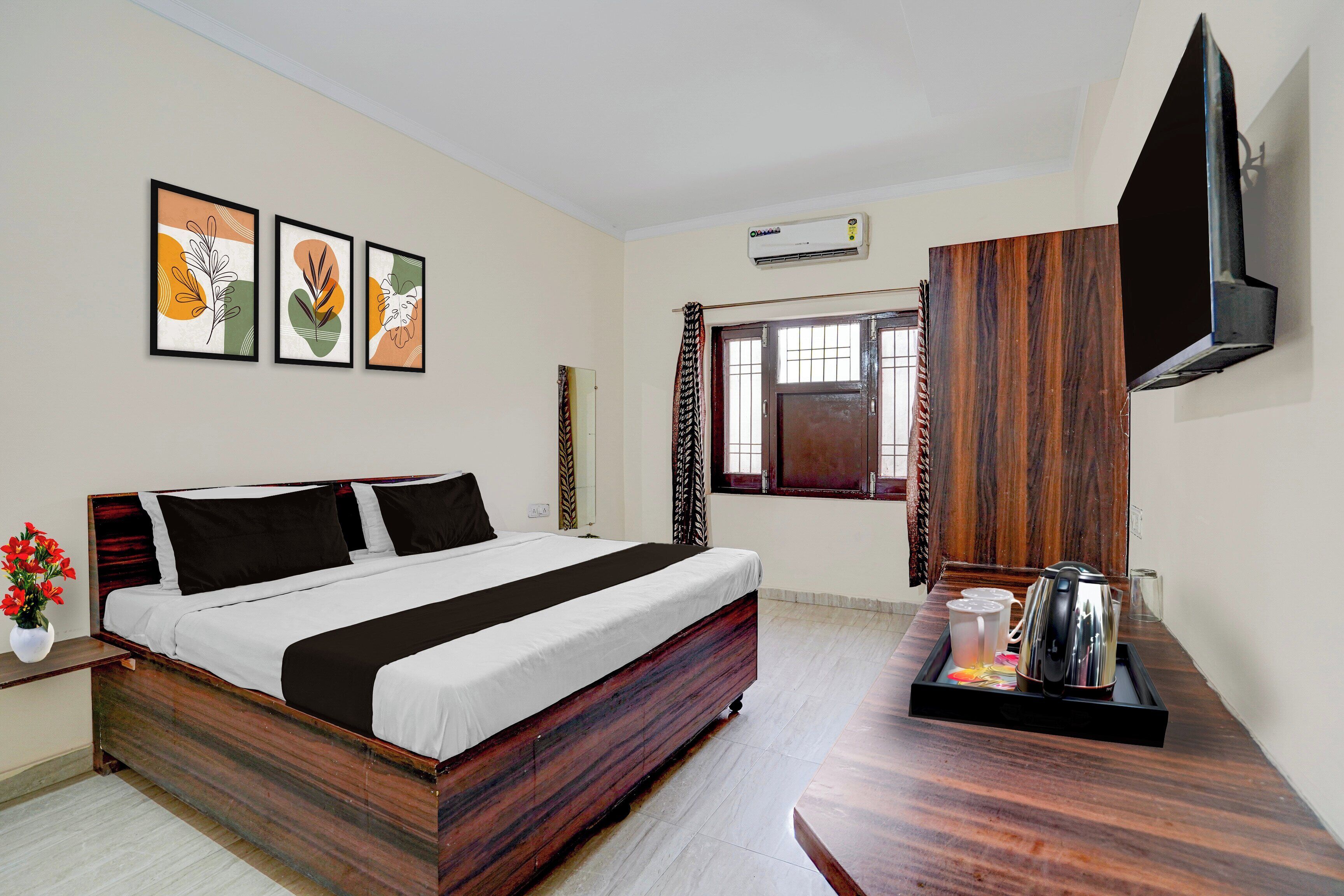 Classic Room | Desk, free WiFi