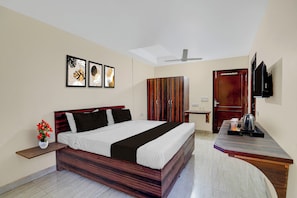 Classic Room | Desk, free WiFi - Collection O Khalsa College Amritsar (Amritsar)