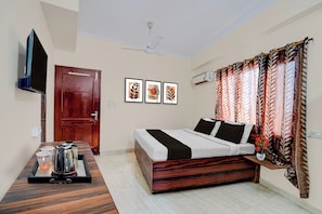 Classic Room | Desk, free WiFi - Collection O Khalsa College Amritsar (Amritsar)