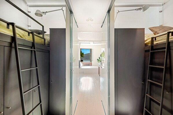 A modern interior with bunk beds, a desk, and a view of a room with a window. - [LaFinestraSulMare] Parking+A/C/Portovenere/5Terre (Portovenere)