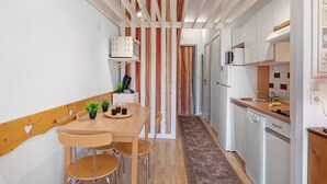 A compact kitchen with a dining area, featuring a microwave, coffee maker, and a sink. - Superb Mountain View Apartment at the Foot of the Slopes with Large Private Terrace (Villard-de-Lans)
