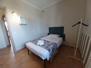 2 bedrooms, WiFi, bed sheets - Tuscan Sunset House—perfect for families—all of Tuscany right at your fingertips! (Castelfranco di Sotto)