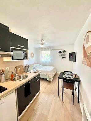 Private kitchen - Le Petit Vaucluse Parking Wifi (Avignon)