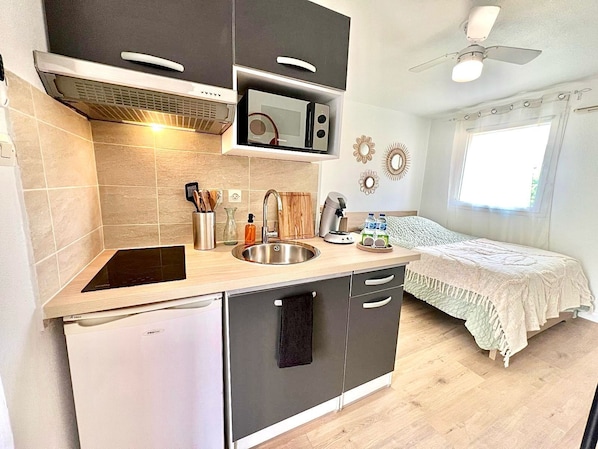 Private kitchen - Le Petit Vaucluse Parking Wifi (Avignon)