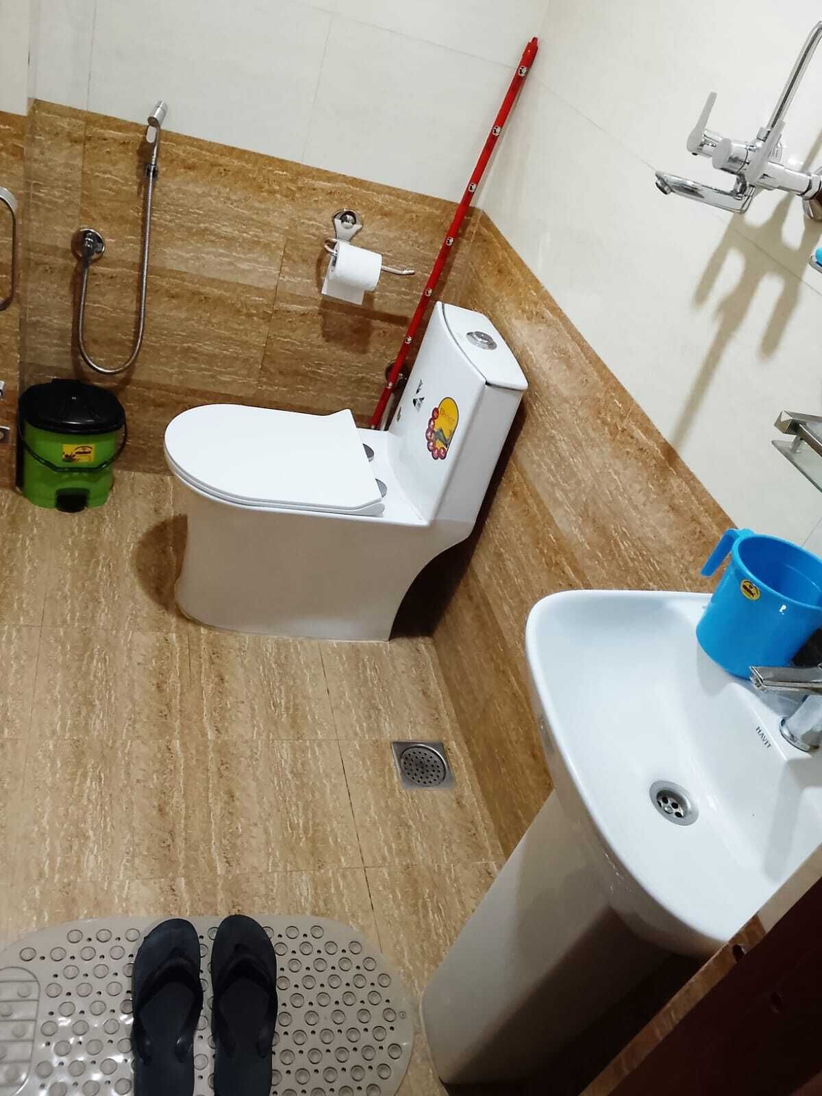 Comfort Apartment, Balcony, City View | Bathroom | Slippers