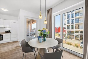 Dining - Brand-New Luxury Apartment with Baltic Sea Views in Travemünde (Lübeck)