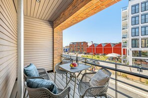 Outdoor dining - Brand-New Luxury Apartment with Baltic Sea Views in Travemünde (Lübeck)