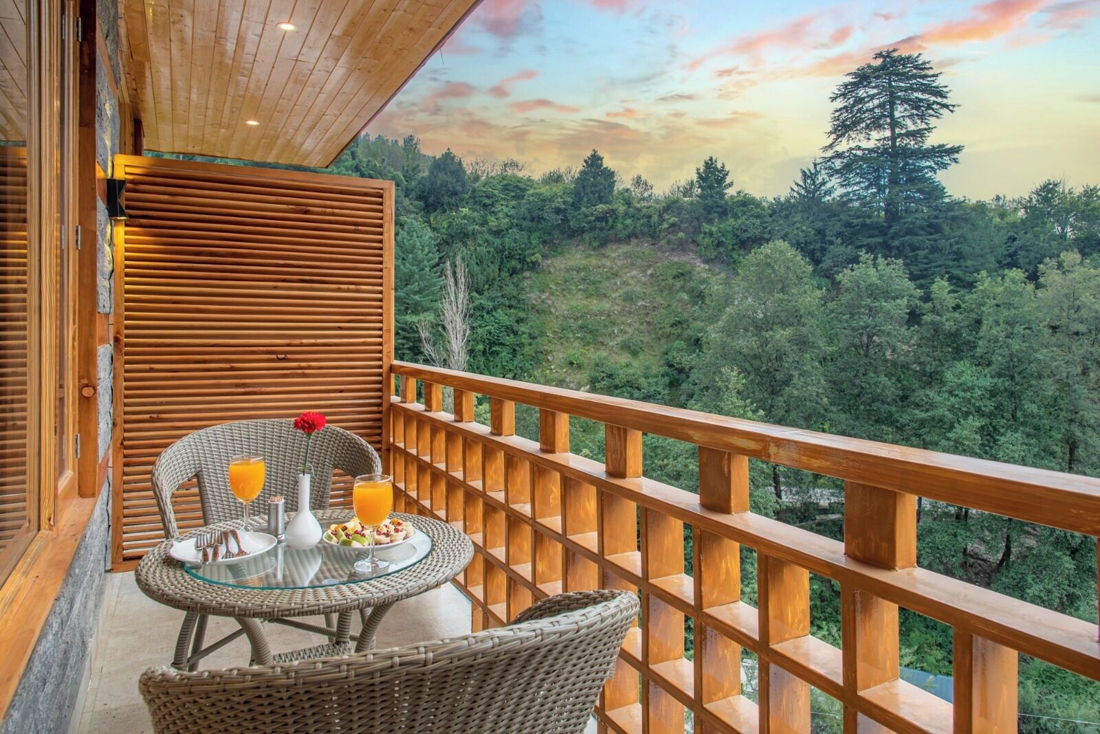 Kamar Mewah, balkon, pemandangan gunung | Tempat makan outdoor