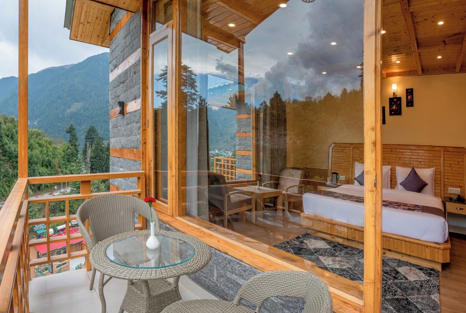 Kamar Mewah, balkon, pemandangan gunung | Tempat makan outdoor