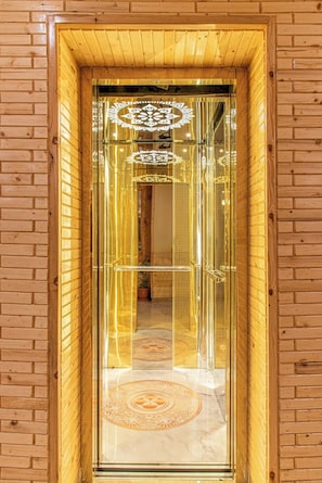 A wooden-framed entrance with a glass door featuring intricate patterns. - Indrasan Manali (Manali)