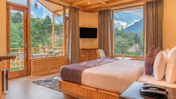 Habitación de lujo, balcón, vista a la montaña | Tabla de planchar con plancha y wifi gratis
