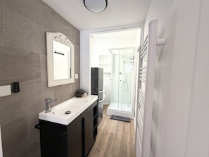 Een douche, een haardroger