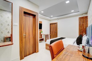 Classic Room | Desk, WiFi (free) - Super Collection O AIIMS Bhubaneshwar (Bhubaneswar)