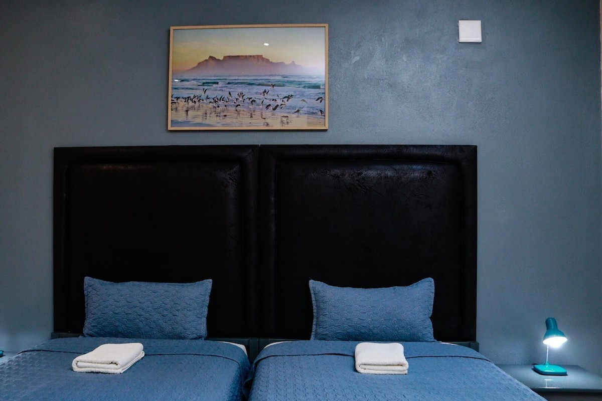 Standard Studio | In-room safe, WiFi (free)