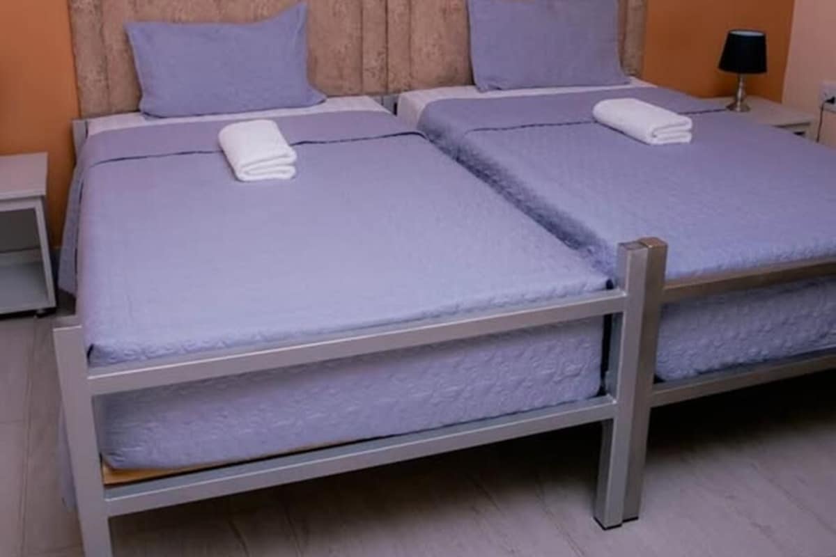 Economy Twin Room | In-room safe, WiFi (free)