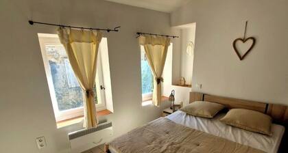 A very cozy and bright one-bedroom apartment in the heart of the historic village of Lourmarin in the Luberon.
