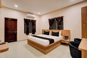Classic Room | Desk, WiFi (free) - Collection O Ravi Talkies Bhubaneswar (Bhubaneswar)