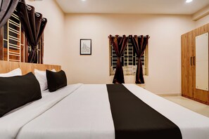 Classic Room | Desk, WiFi (free) - Collection O Ravi Talkies Bhubaneswar (Bhubaneswar)