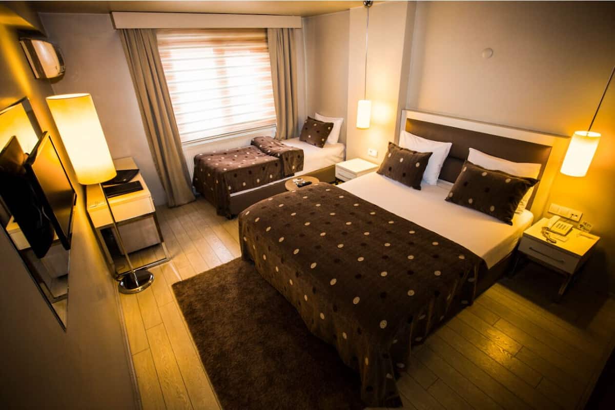 Artículos del minibar gratis, escritorio, wifi gratis y ropa de cama