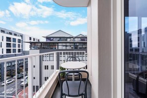 Outdoor dining - Balcony Suite, The Valour in De Waterkant (Cape Town)