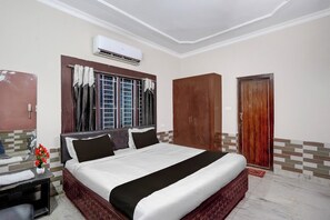 Classic Room | Desk, WiFi (free) - Super Collection O ITER Bhubaneswar (Bhubaneswar)
