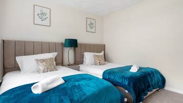 3 bedrooms, iron/ironing board, WiFi, bed sheets