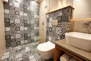 Superior-Zimmer | Badezimmer | Dusche, kostenlose Toilettenartikel, Haartrockner, Handtücher