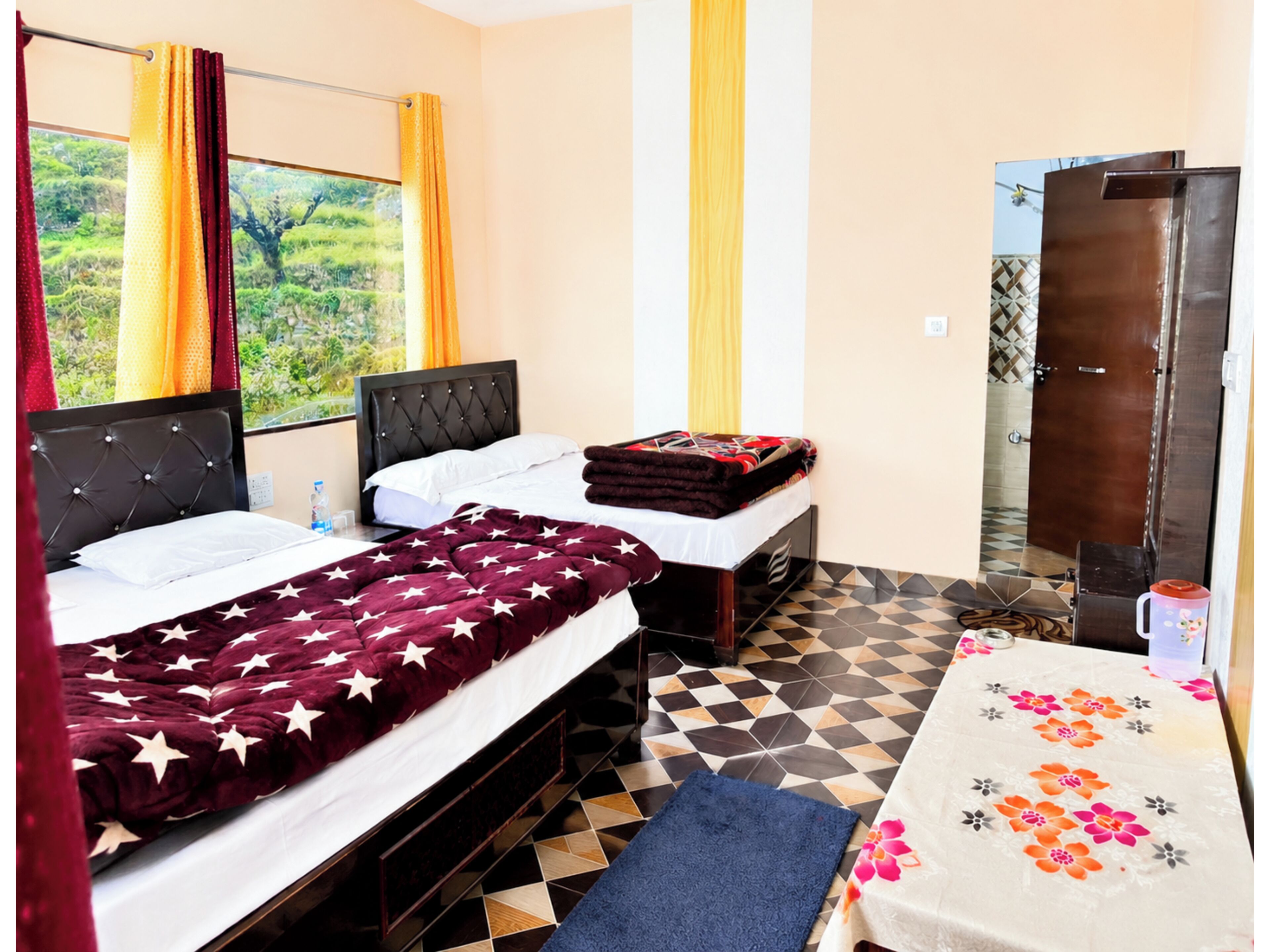 Deluxe Quadruple Room | Hypo-allergenic bedding available, desk, soundproofing