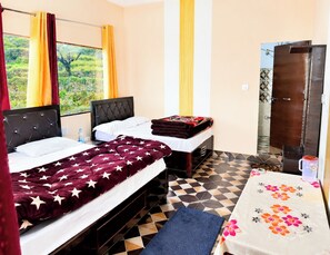 Deluxe Quadruple Room | Hypo-allergenic bedding, desk, soundproofing - Hotel Anjali Stay Deoriatal Uttarakhand  (Ukhimath)