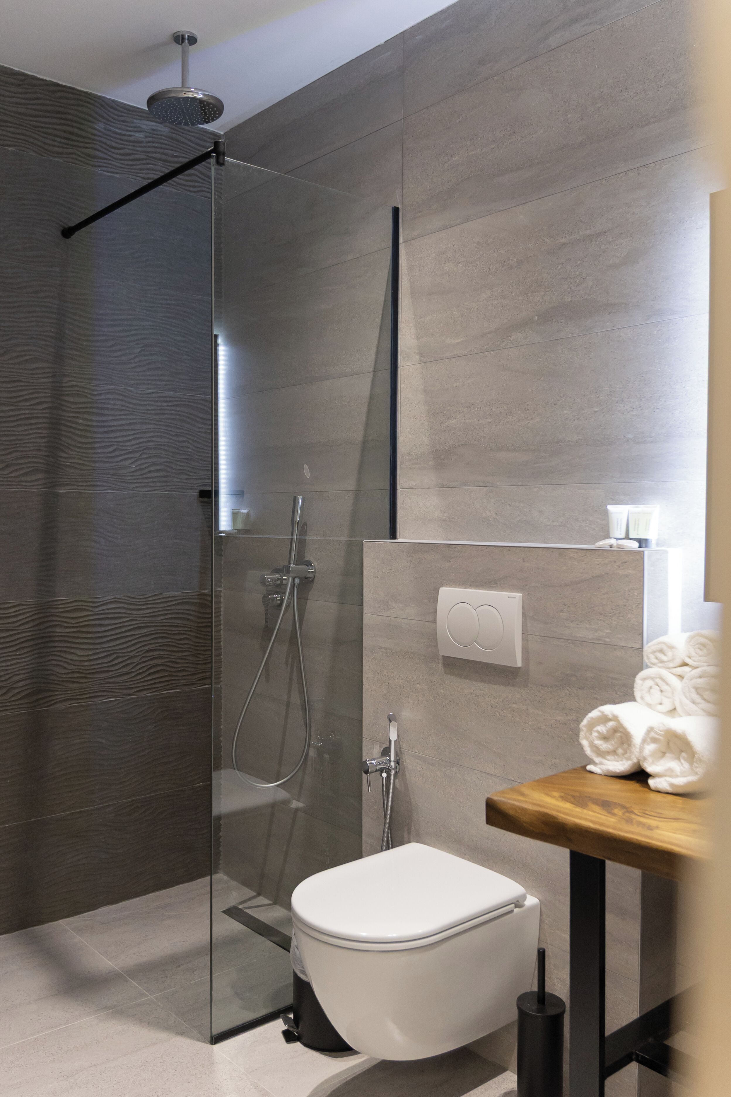 Towels, soap, shampoo, toilet paper