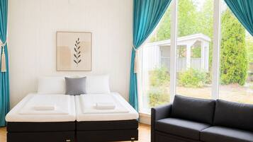 WiFi (free), bed sheets