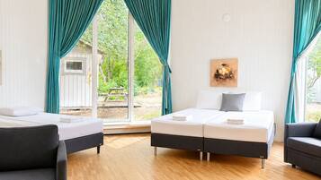 WiFi (free), bed sheets