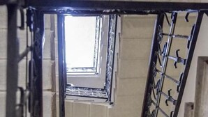 A staircase with a metal railing and a window at the top. - Residenza Duomo3 Apartments (Verona)