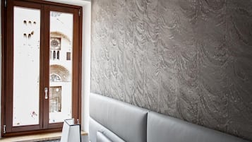 Departamento Deluxe, balcón, vista a la ciudad | Interior