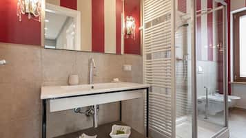 Deluxe Apartment, Balcony, City View | Bilik Mandi | Selipar