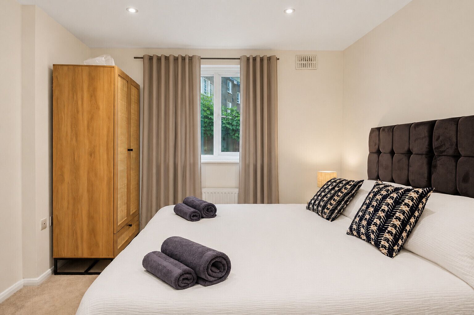 4 bedrooms, iron/ironing board, free WiFi, bed sheets