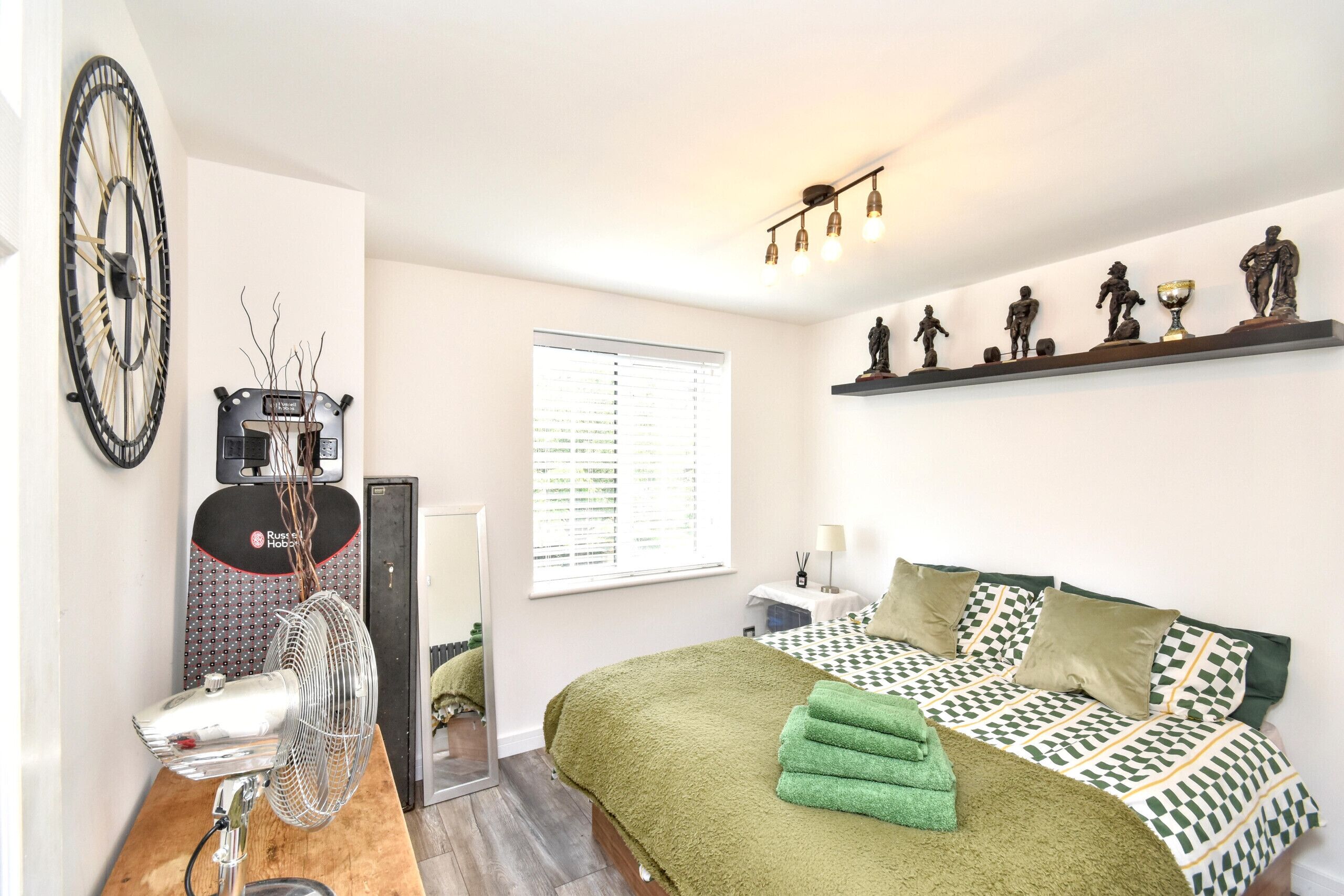 2 bedrooms, iron/ironing board, WiFi (free), bed sheets