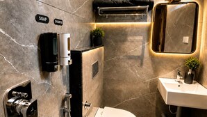 Classic Room | Bathroom