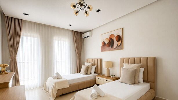 A hotel room with two beds, a desk, a chair, a lamp, and a painting on the wall. - Magnifique 4 pièces à Constantine (Constantine)
