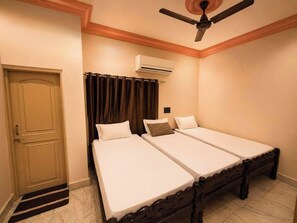 Room - Evergreen Bungalows (Dwarka)