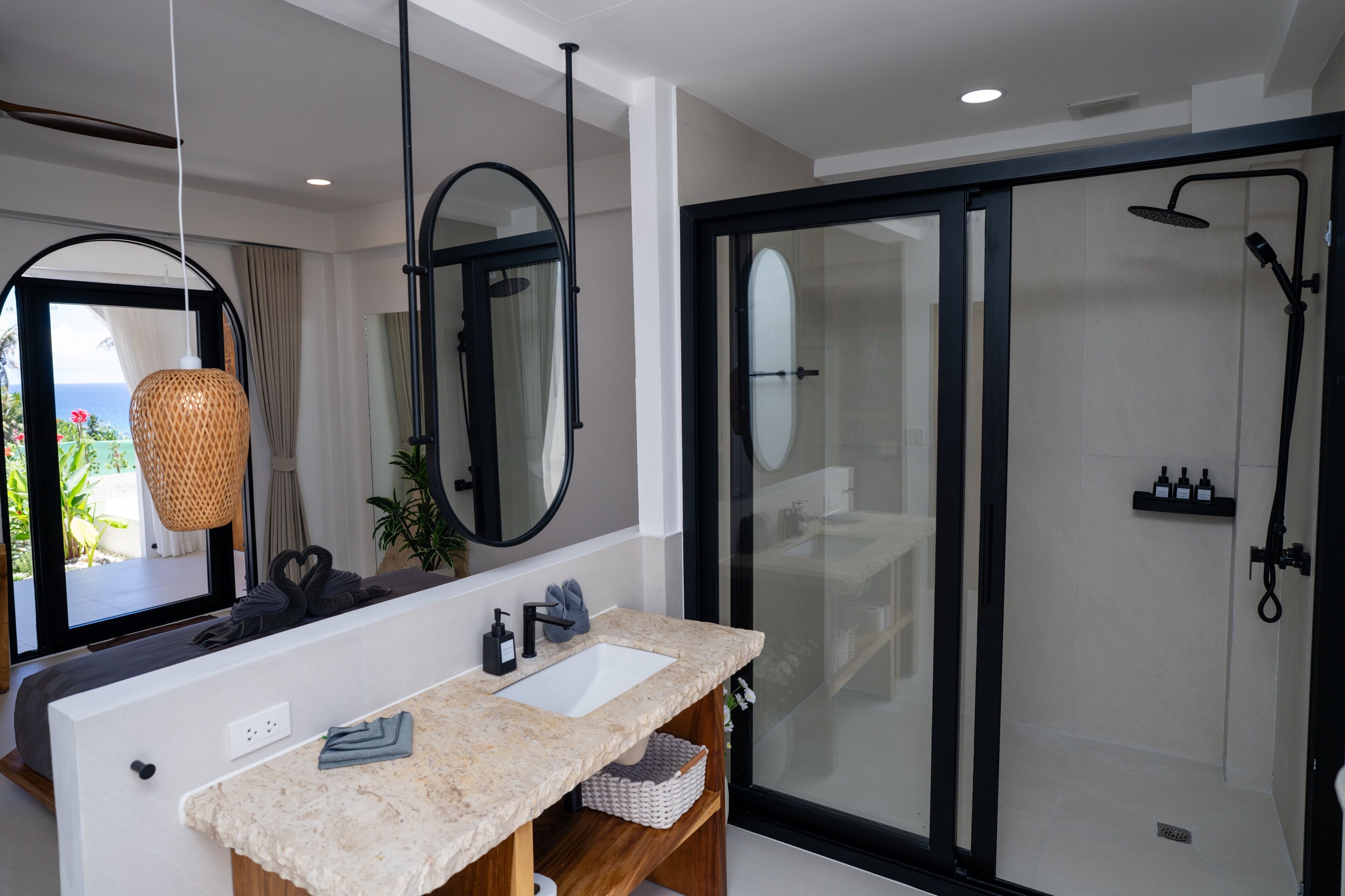 Deluxe Suite, Sea View | Bathroom
