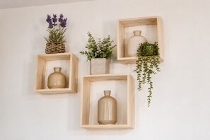 Four wooden shelves with vases and plants. - La Grande Maison Paris Sud (Vitry-sur-Seine)